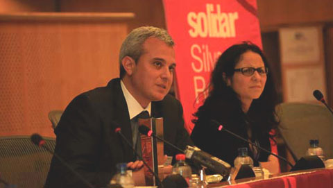 Juan Francisco Soto en la recogida del 'Premio Silver Rose' del Parlamento Europeo. (Fotos: Solidar, Plataforma europea convocante de los premios).