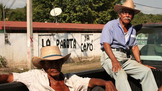 Los murales celebrando la victoria de las comunidades contra la presa de La Parota son omnipresentes en el territorio del Cecop. / Foto: Emma Gascó.