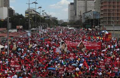 Caracas, le 15 février 2014. Mobilisation pacifique de la jeunesse face à la violence de l'extrême-droite. Image invisible dans les grands médias.