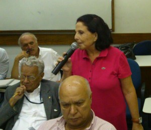 professora Gizlene Nader da UFF e ao seu lado está o professor Gisálio Cerqueira da UFRJ