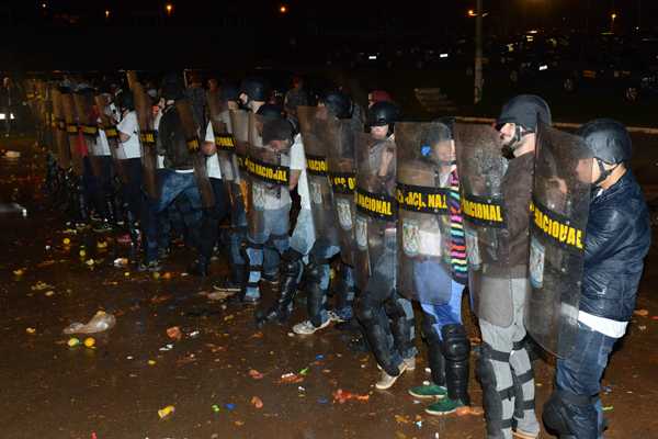 Jornalistas se vestem de policiais em curso realizado pelo MJ (Foto: Ministério da Justiça)