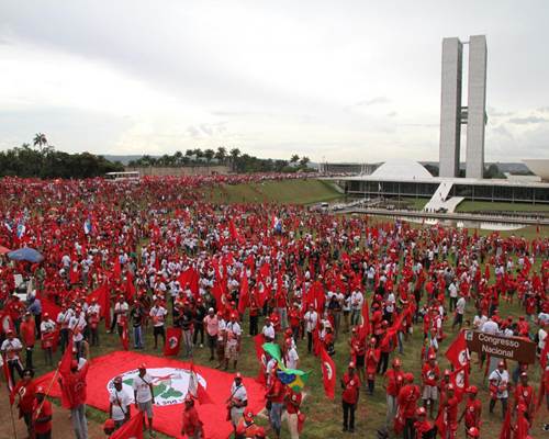 http://www.mst.org.br/sites/default/files/douglas%20marcha.jpg