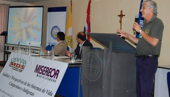 El ingeniero Pastor Arias dando sus explicaciones durante el evento. 