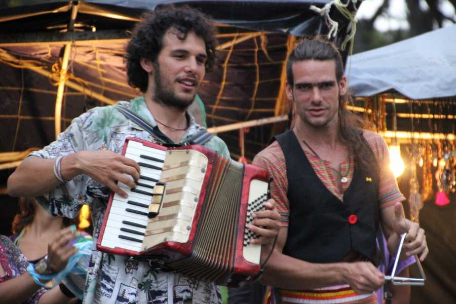 Argentine buskers at the Merida cultural event (Ryan Mallett-Outtrim /Venezuelanalysis,com)