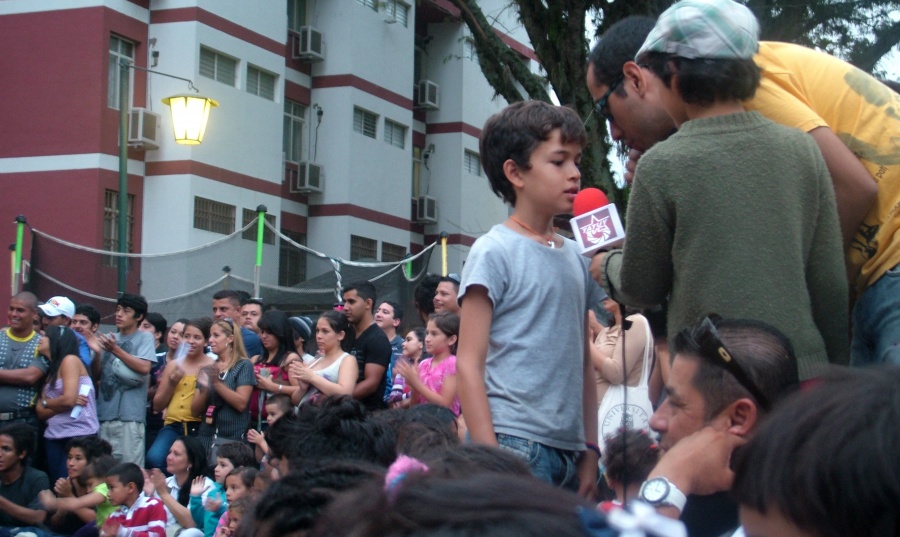 Community Television Tatuy TV doing interviews at the cultural “occupation” of the Las Heroinas Plaza, Merida (Tamara Pearso