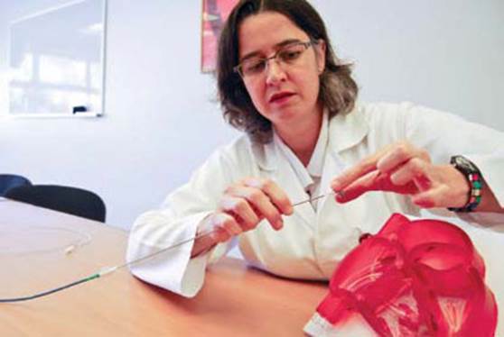 La chirurgienne Isabel Iturria, présidente-fondatrice depuis 2006 de l’Hôpital Cardiologique Infantile latino-américain qui a effectué gratuitement des milliers d’opérations du coeur, est la nouvelle Ministre de la Santé. Elle hérite de la lourde tâche de remettre sur pied le système défaillant des hôpitaux publics.